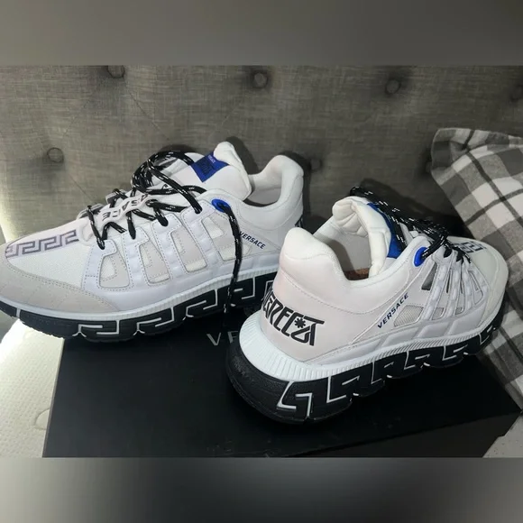 Versace - Picture 2 of 2